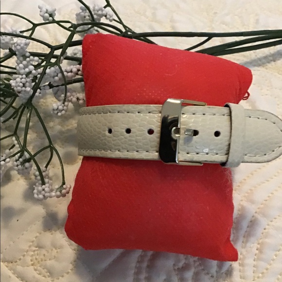 Gold tone Boyfriend Watch with Leather Band NWT - Picture 5 of 6